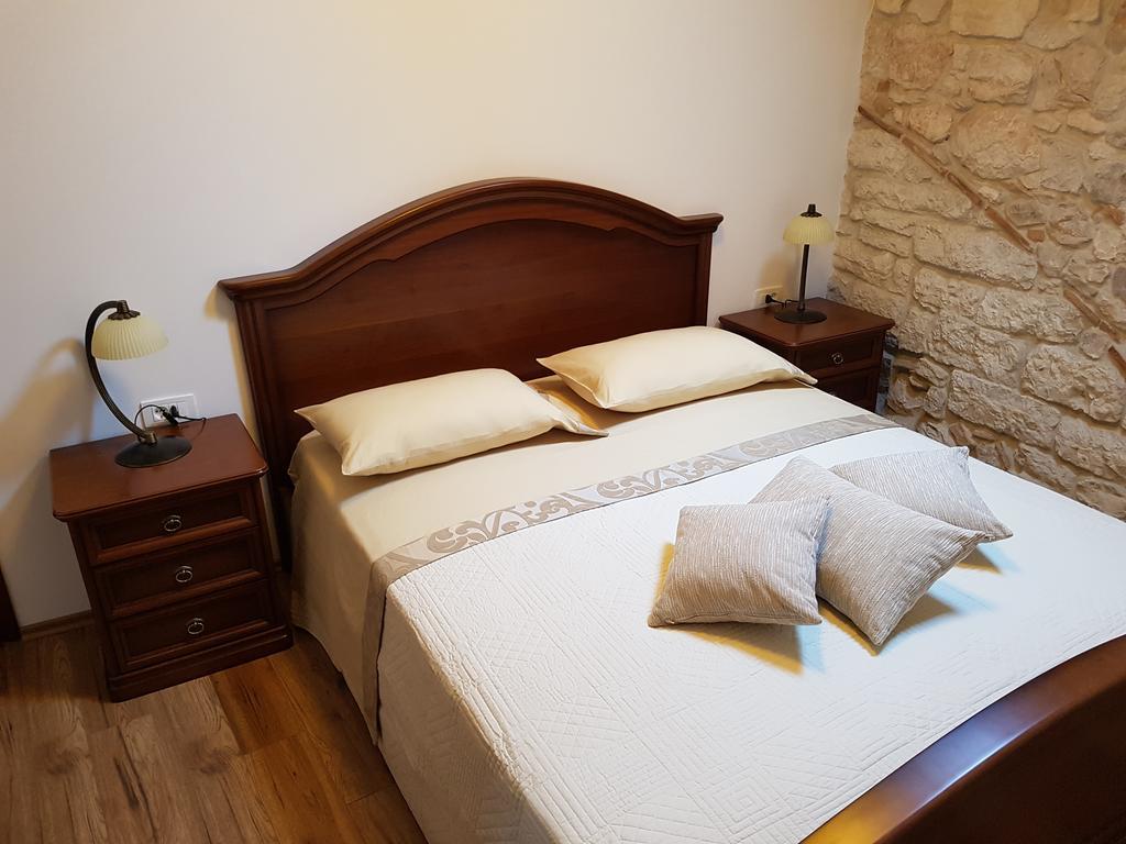 Antique Apartment Arsenale Rovinj Exterior foto